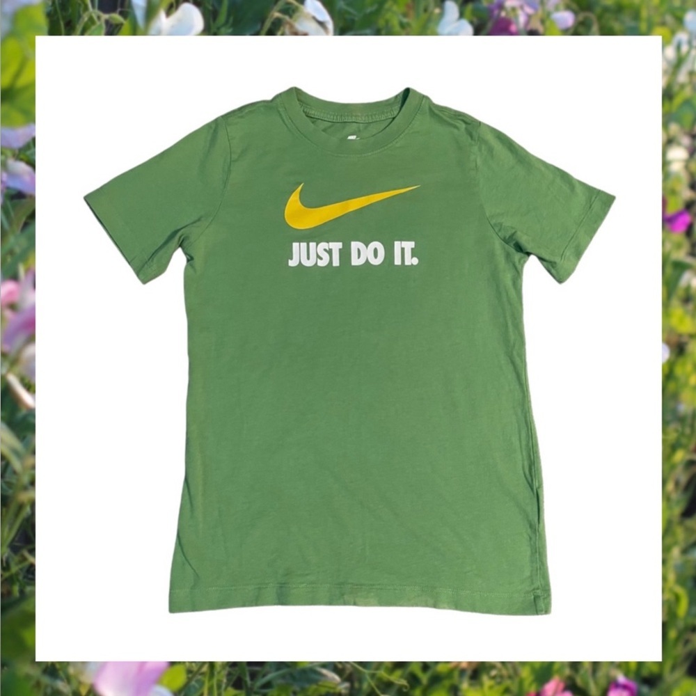 NIKE Boy's Green T-Shirt with Yellow Logo Size Large.